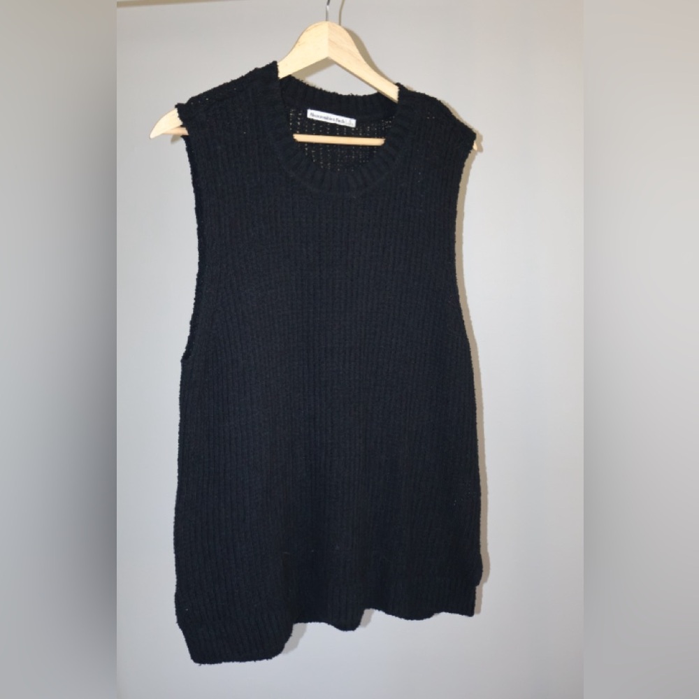 NWT Abercrombie Black Sweater Vest Women’s Large
